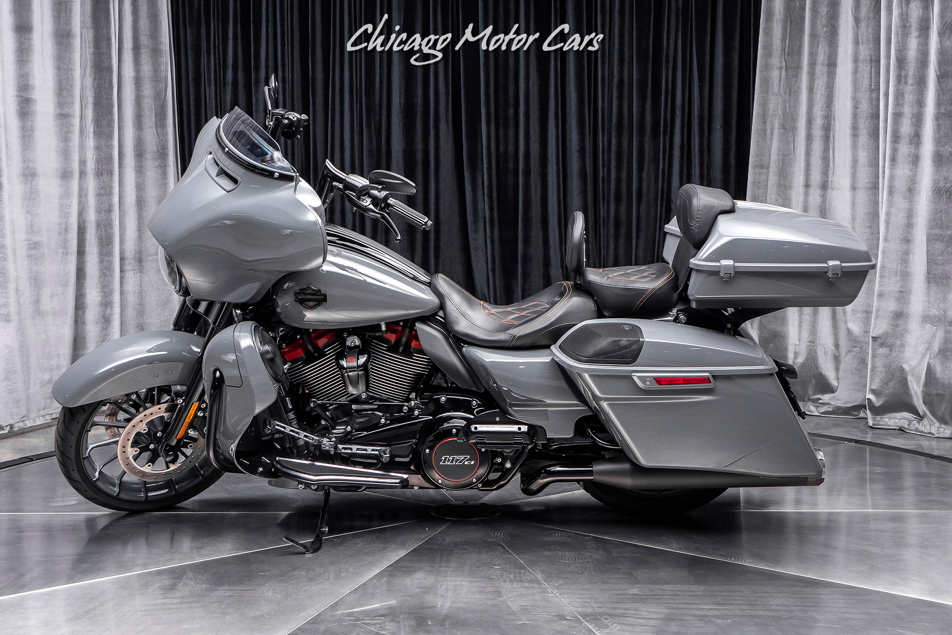 Used-2018-Harley-Davidson-FLHXSE-CVO-Street-Glide-10k-in-Upgrades