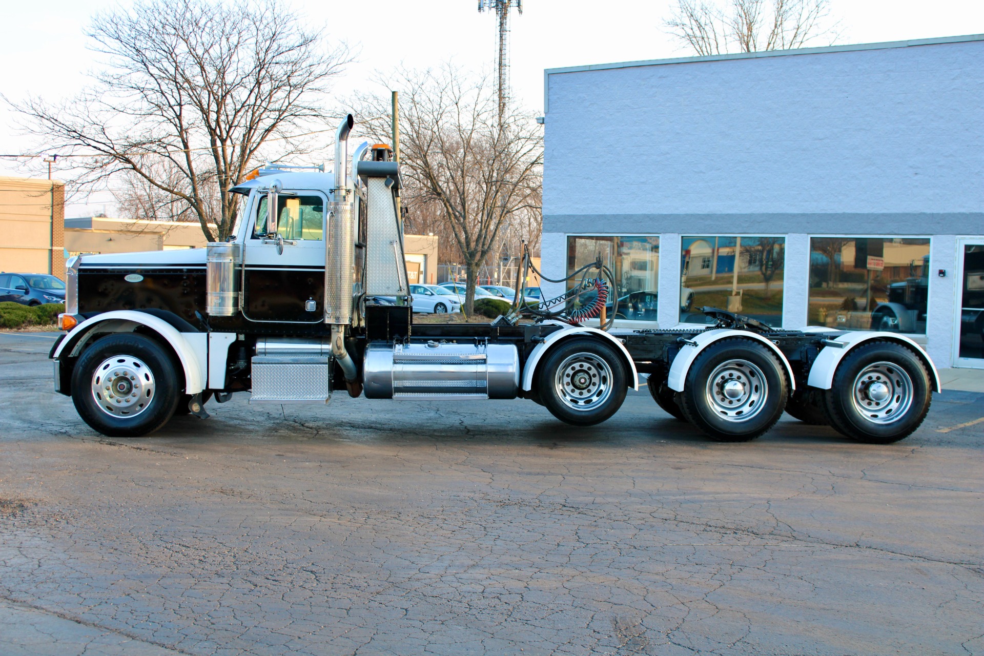 Used-1998-Peterbilt-379-Day-Cab-TRI-AXLE-CAT-3406E-18-Speed