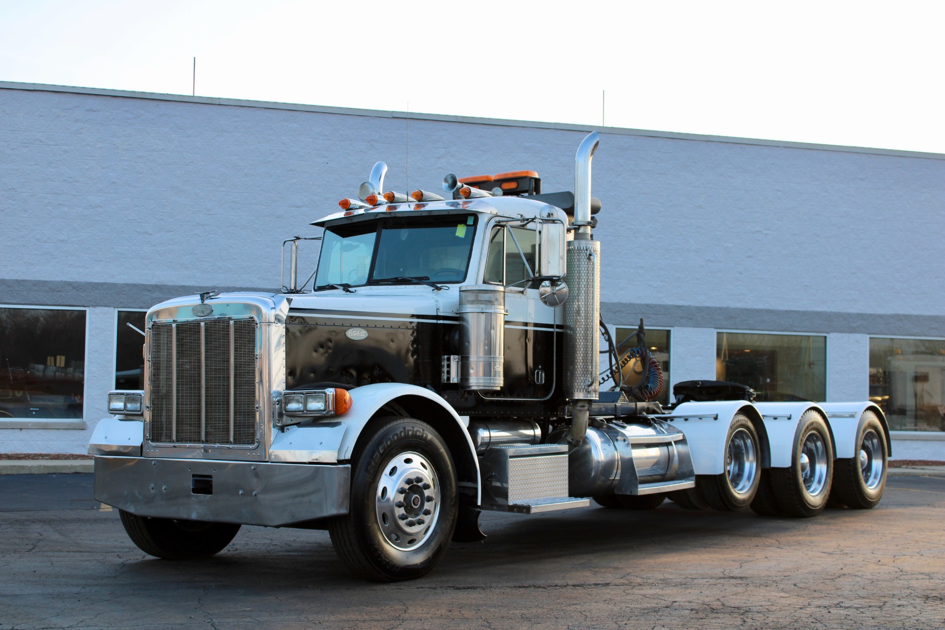 Used 1998 Peterbilt 379 Day Cab-TRI AXLE-CAT 3406E-18 Speed For