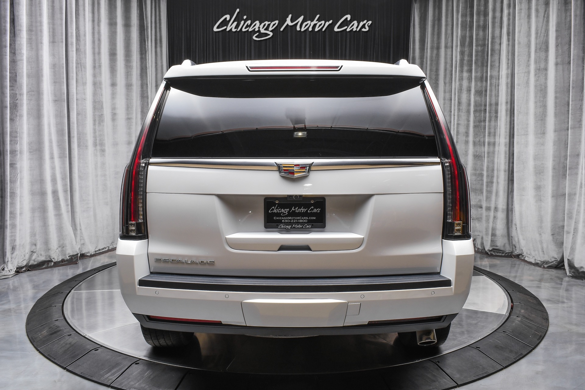 Used-2019-Cadillac-Escalade-Platinum-4WD-SUV-EXCELLENT-CONDITION-THROUGHOUT-HIGH-END-PLATINUM-MODEL