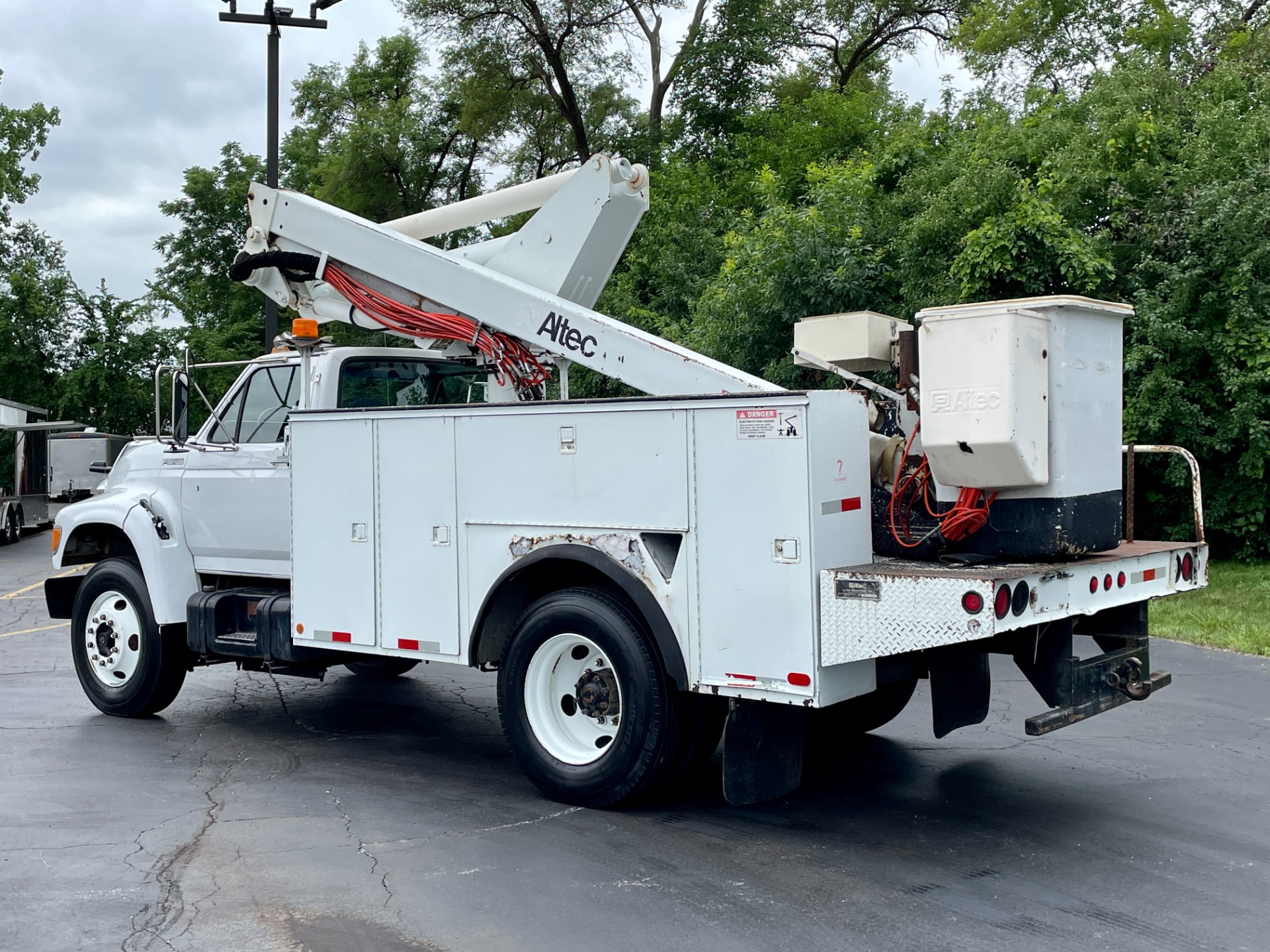 Used-1999-Ford-F800-wAltec-TA40-40-Boom-with-Lift-Bucket-LOW-MILES