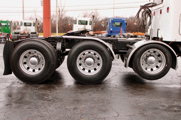 Used-2002-Peterbilt-379-Tri-Axle-with-Lift-CAT-C15-6NZ-550-HP-Double-Wet-Kit