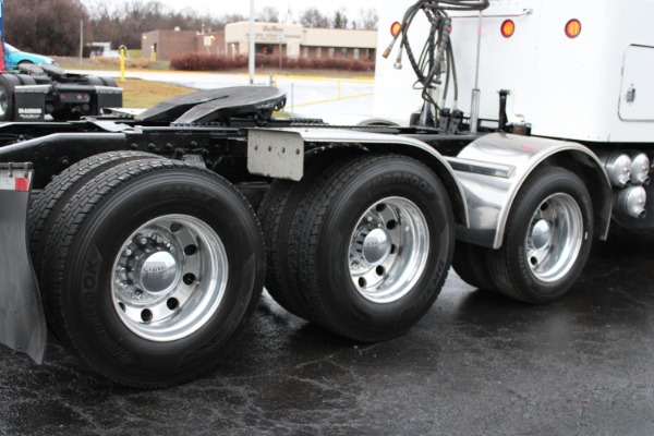 Used-2002-Peterbilt-379-Tri-Axle-with-Lift-CAT-C15-6NZ-550-HP-Double-Wet-Kit