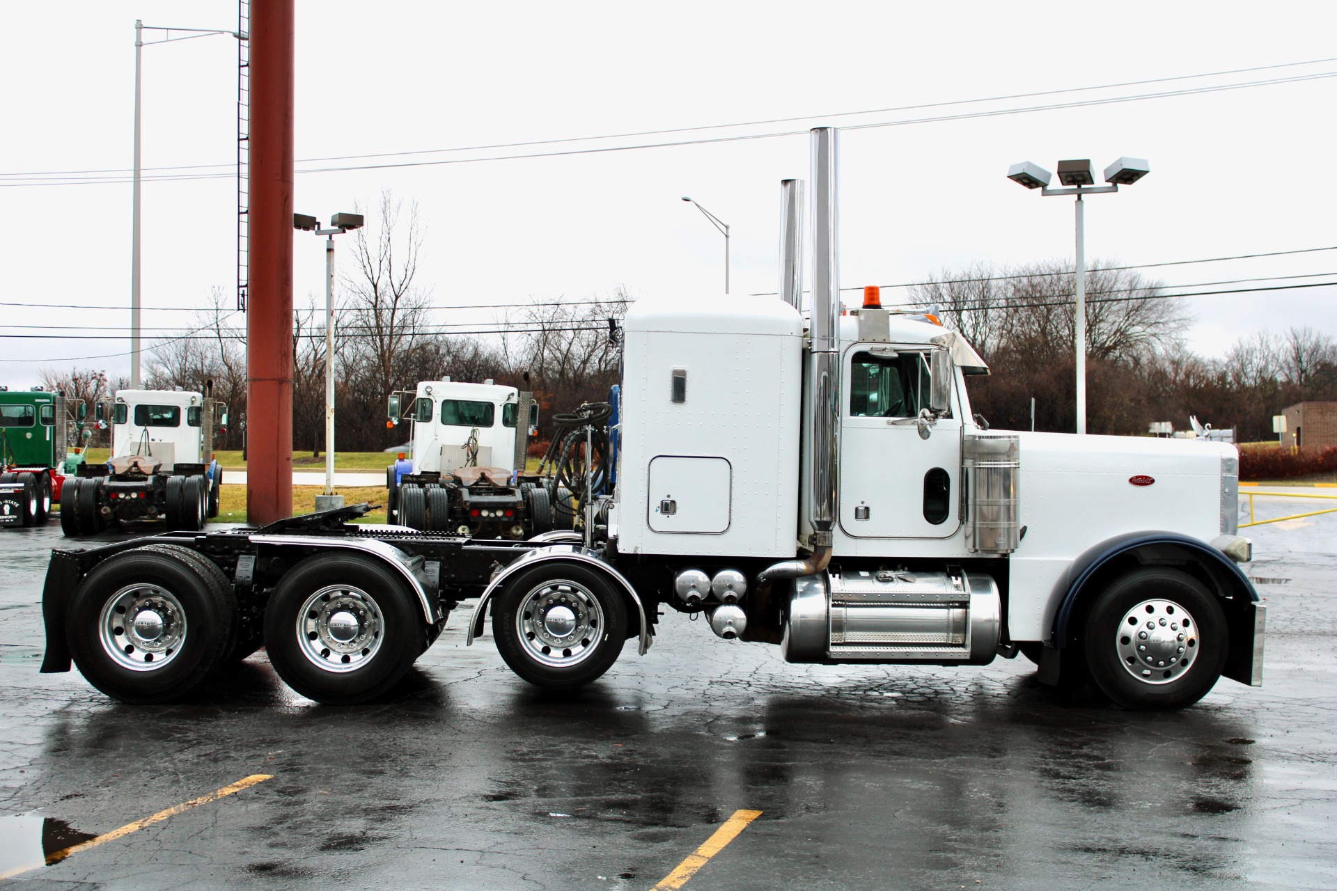 Used 2002 Peterbilt 379 Tri-Axle with Lift-CAT C15 6NZ-550 HP