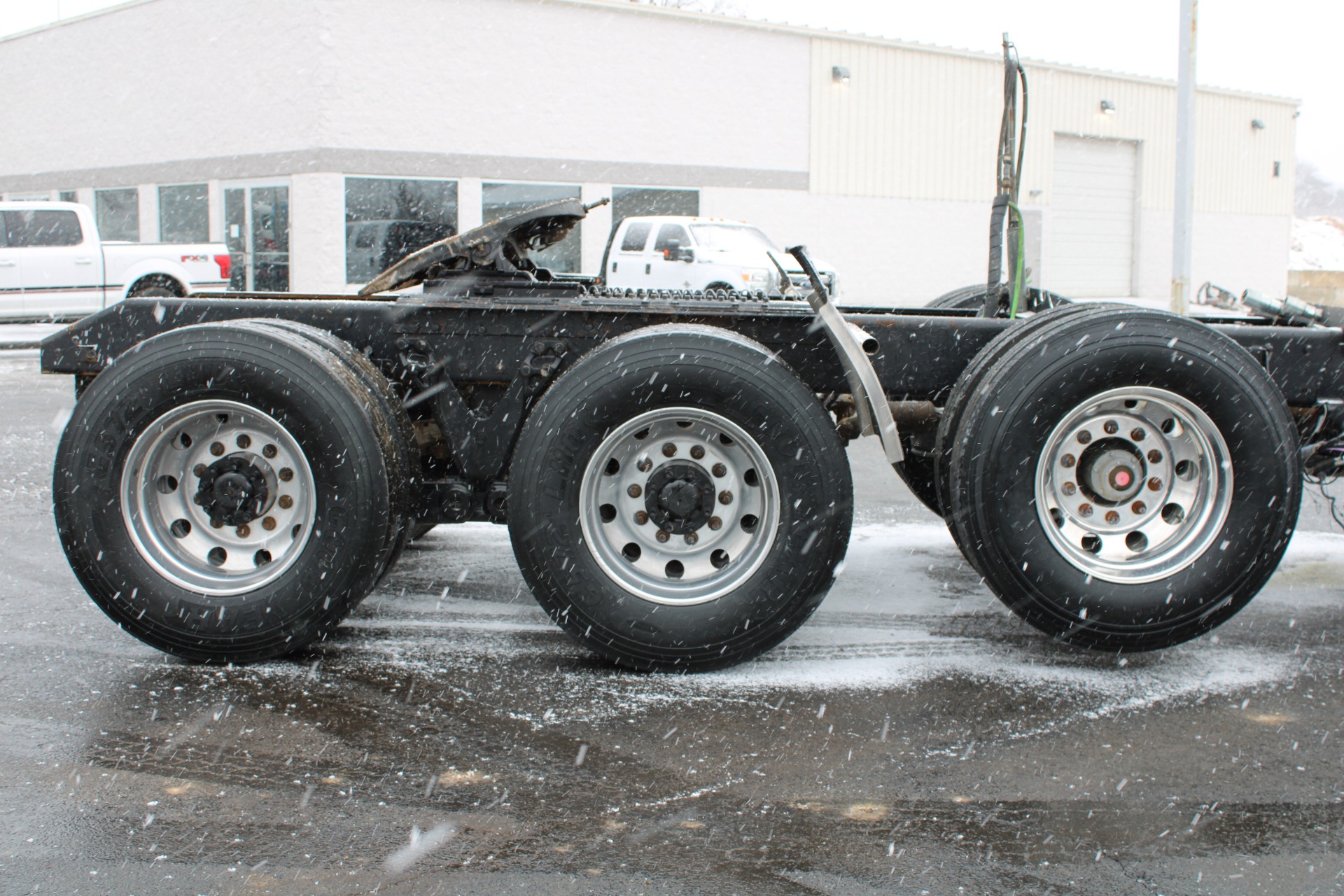 Used-2013-Kenworth-T800-Tri-Axle-Day-Cab---Cummins-ISX---450-Horsepower