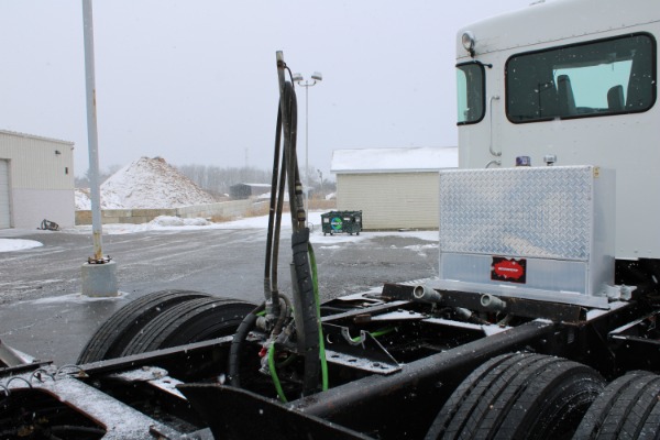 Used-2013-Kenworth-T800-Tri-Axle-Day-Cab---Cummins-ISX---450-Horsepower