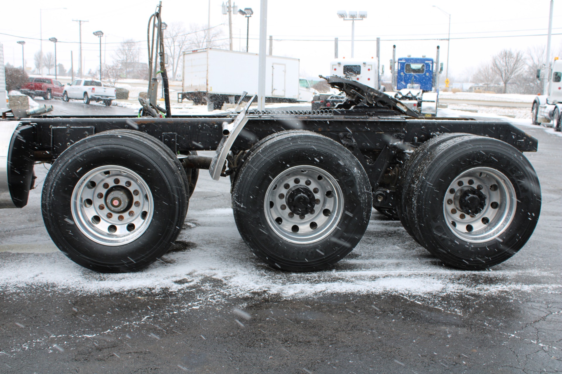 Used-2013-Kenworth-T800-Tri-Axle-Day-Cab---Cummins-ISX---450-Horsepower