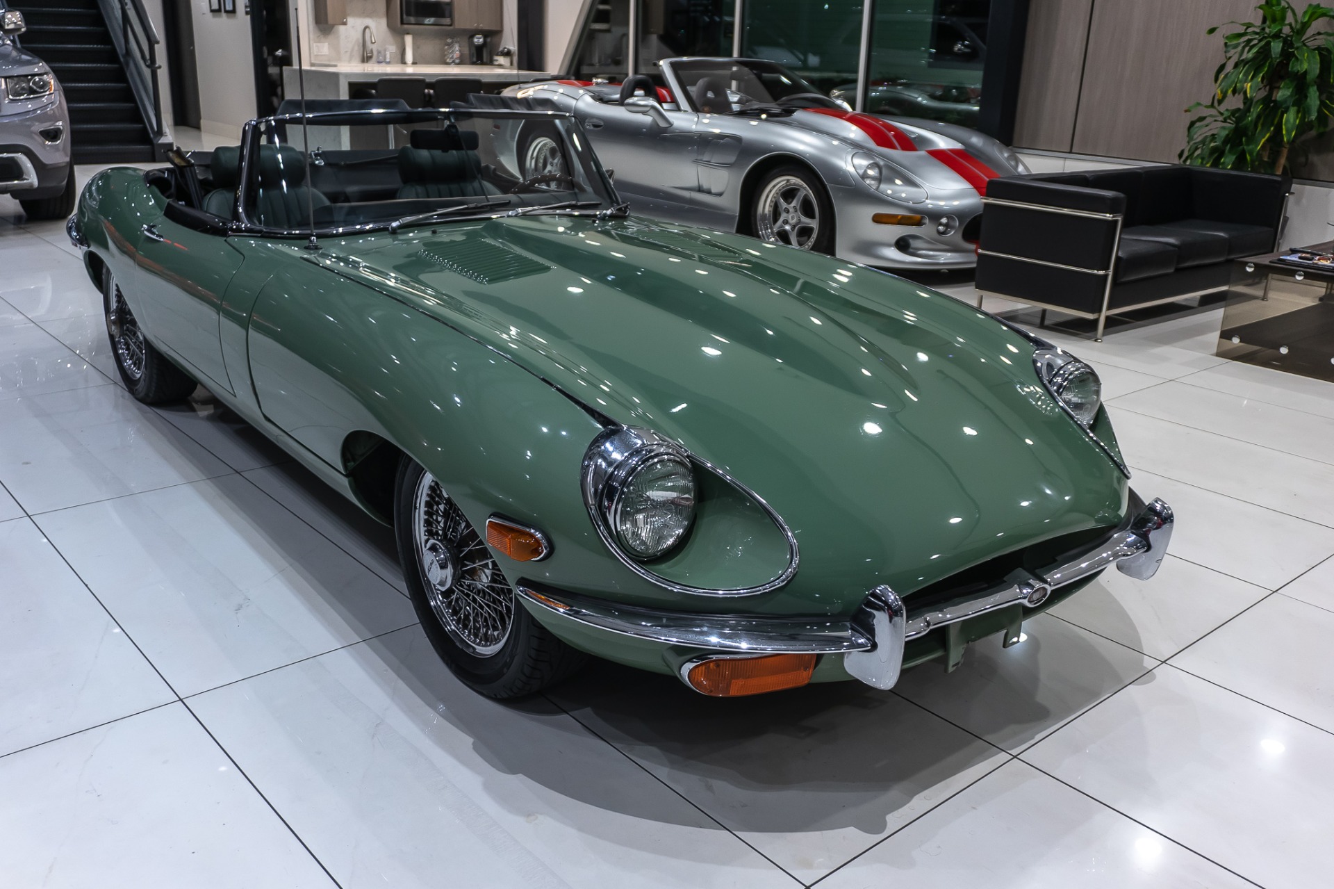 Used-1970-Jaguar-XKE-Series-II-Roadster-NEW-ROOF-RECENT-SERVICE