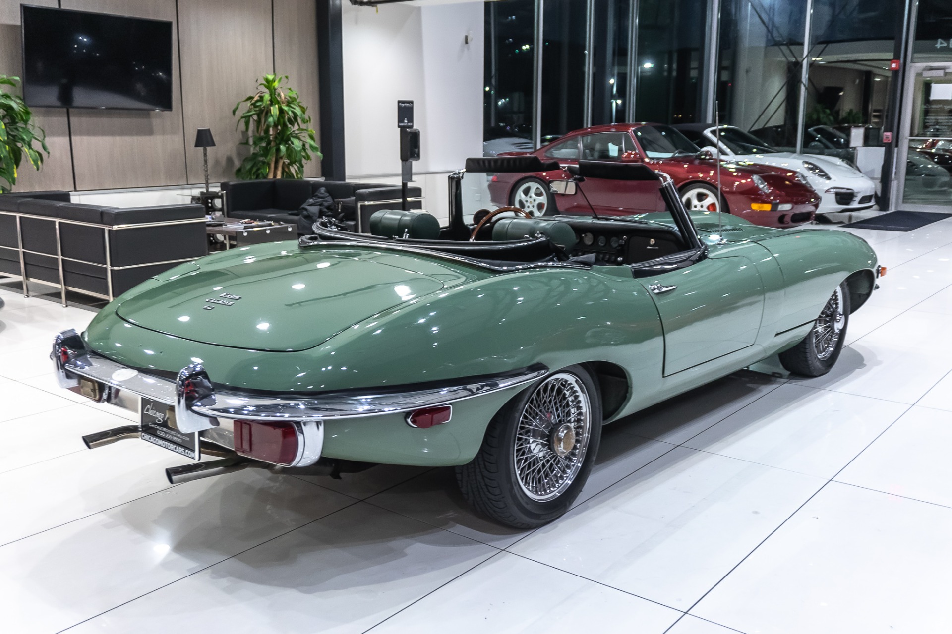 Used-1970-Jaguar-XKE-Series-II-Roadster-NEW-ROOF-RECENT-SERVICE