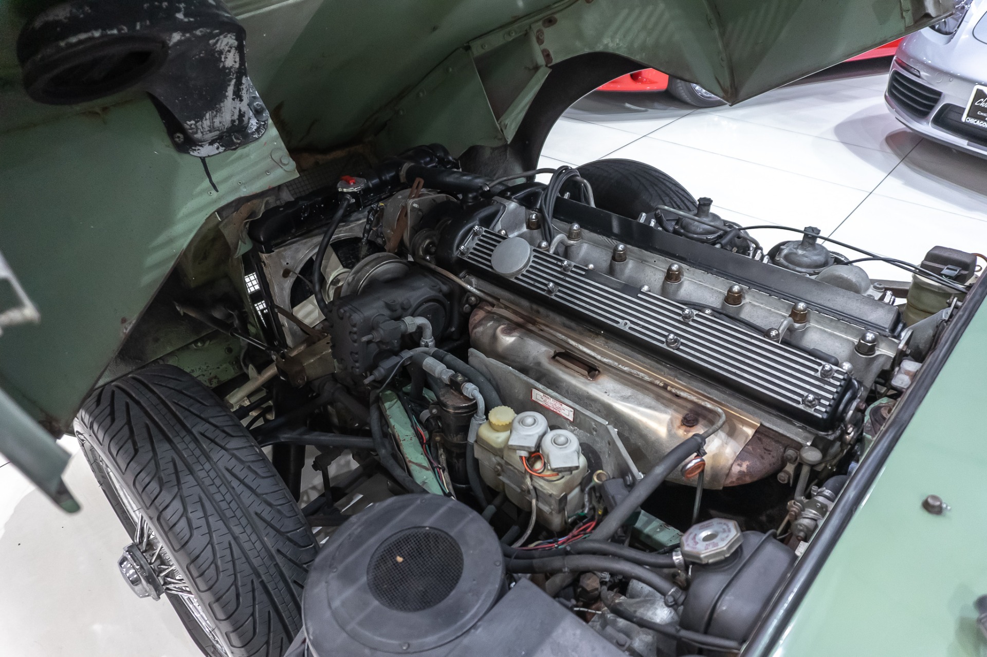 Used-1970-Jaguar-XKE-Series-II-Roadster-NEW-ROOF-RECENT-SERVICE