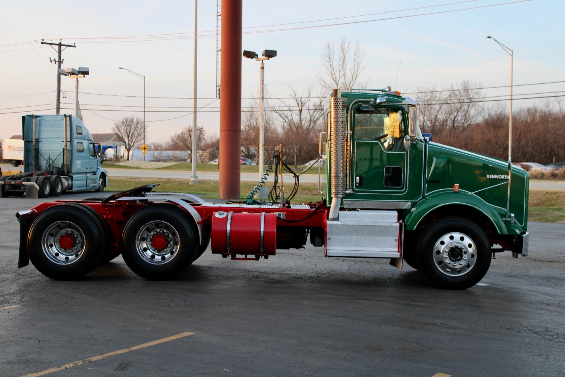 Used-2012-Kenworth-T800-Day-Cab---Cummins-ISX---485-Horspower---10-Speed-Manual