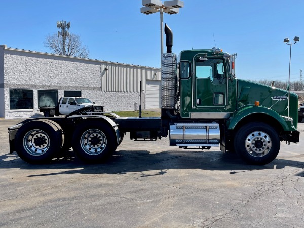 Used 2010 Kenworth T800 Day Cab - CAT C15 - 475 Horsepower for sale Sold at Chicago Motor Cars in West Chicago IL 60185 4