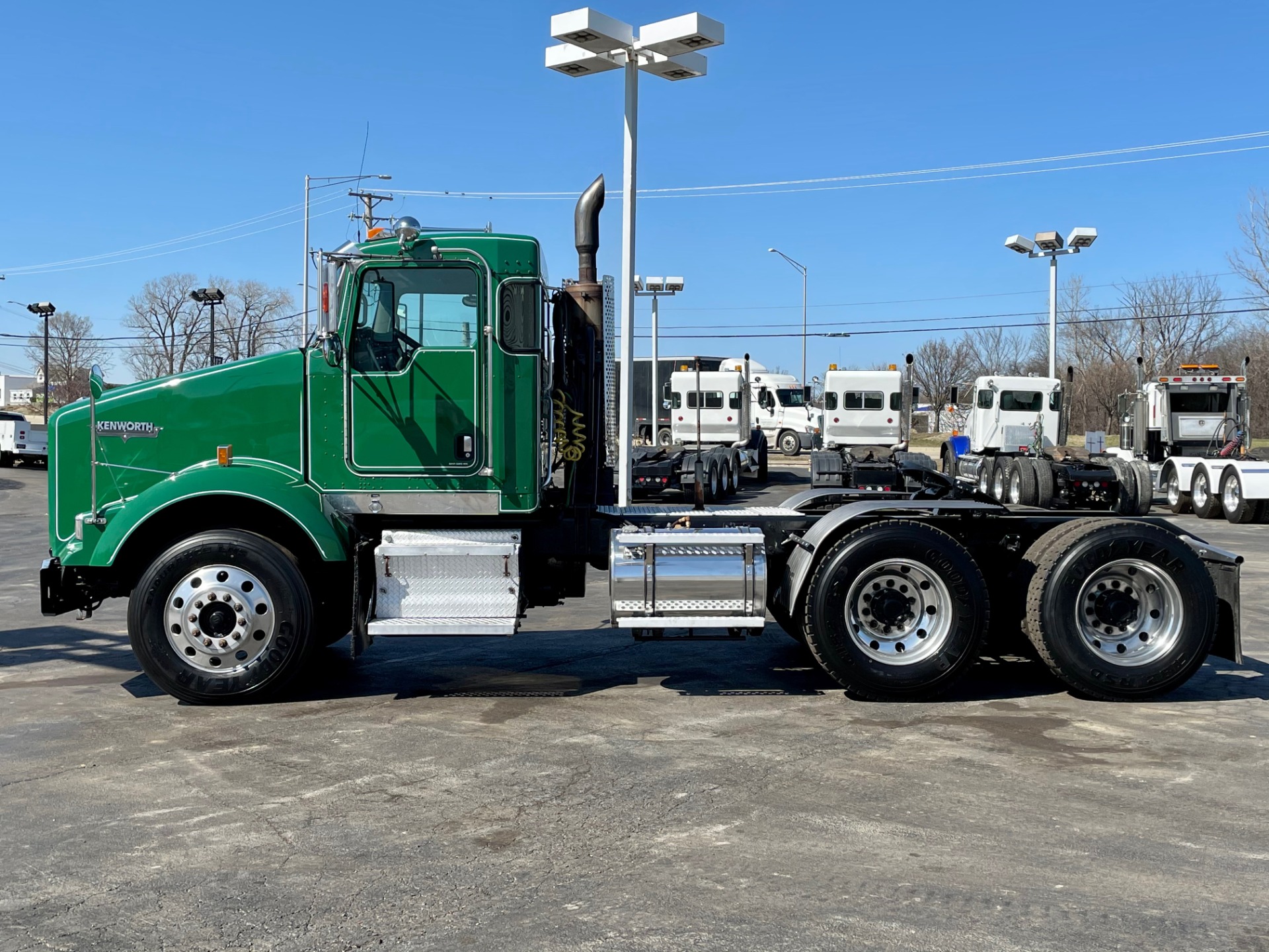 Used-2010-Kenworth-T800-Day-Cab---CAT-C15---475-Horsepower