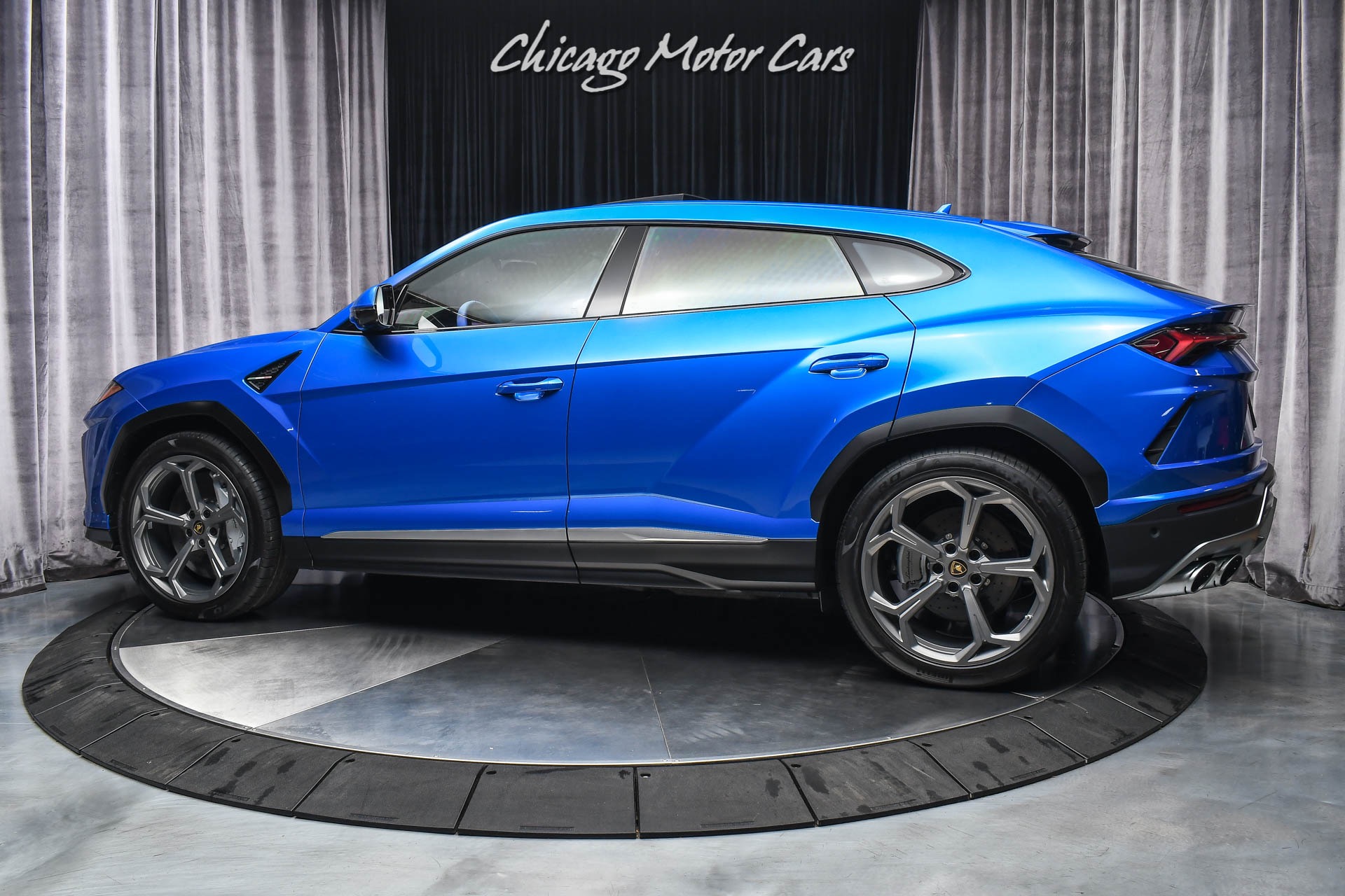 Used-2020-Lamborghini-Urus-RARE-Color-Combo-B-O-3D-Sound-Panoramic-Roof-23-Taigete-Wheels-LOADED