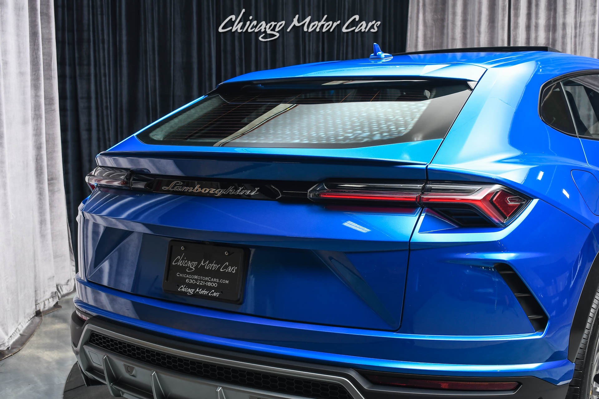 Used-2020-Lamborghini-Urus-RARE-Color-Combo-B-O-3D-Sound-Panoramic-Roof-23-Taigete-Wheels-LOADED