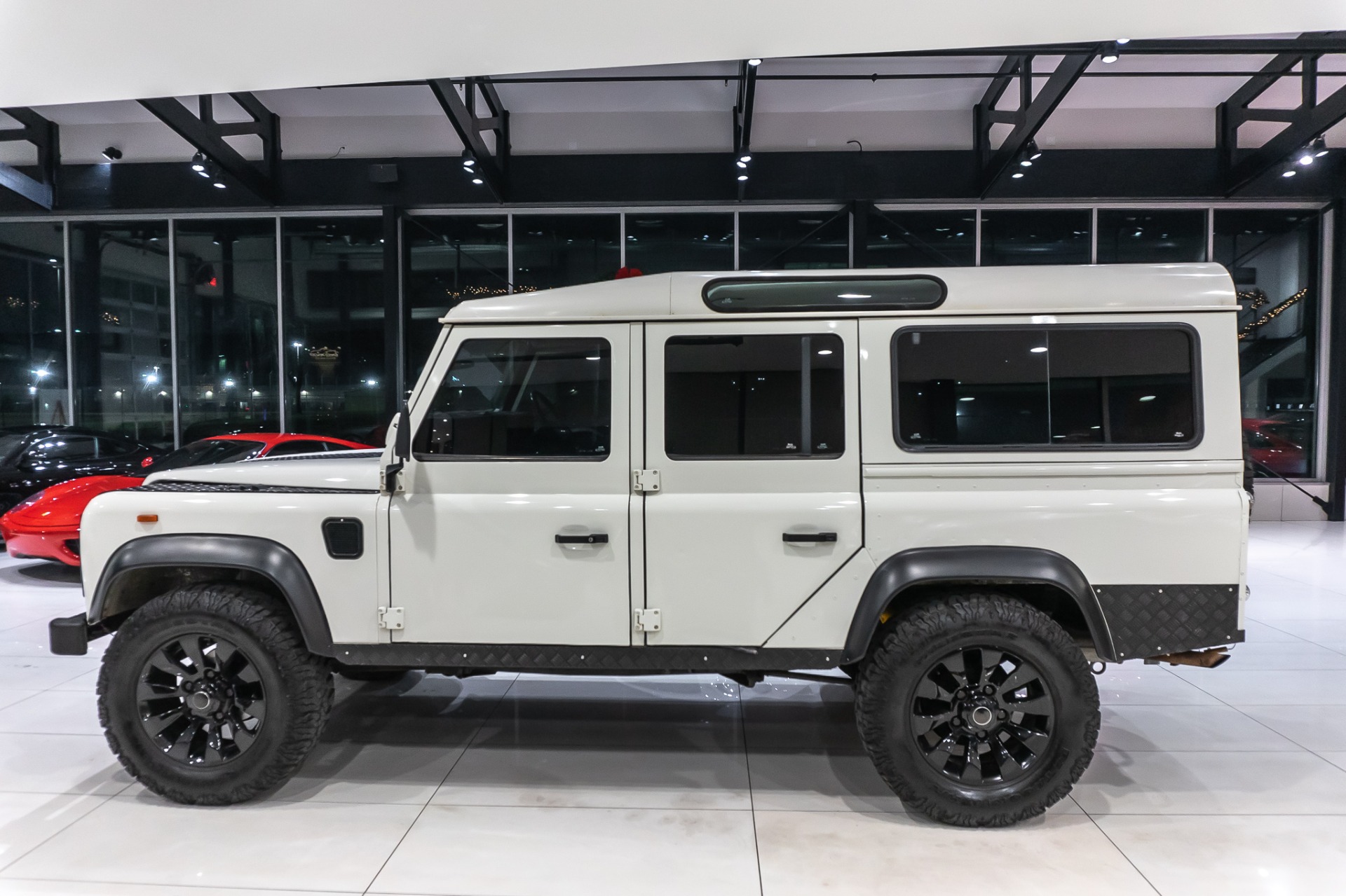 Used-1992-LAND-ROVER-DEFENDER-110-Locking-Center-Differential-Dual-Range-Transfer-Case-Sawtooth-Wheels