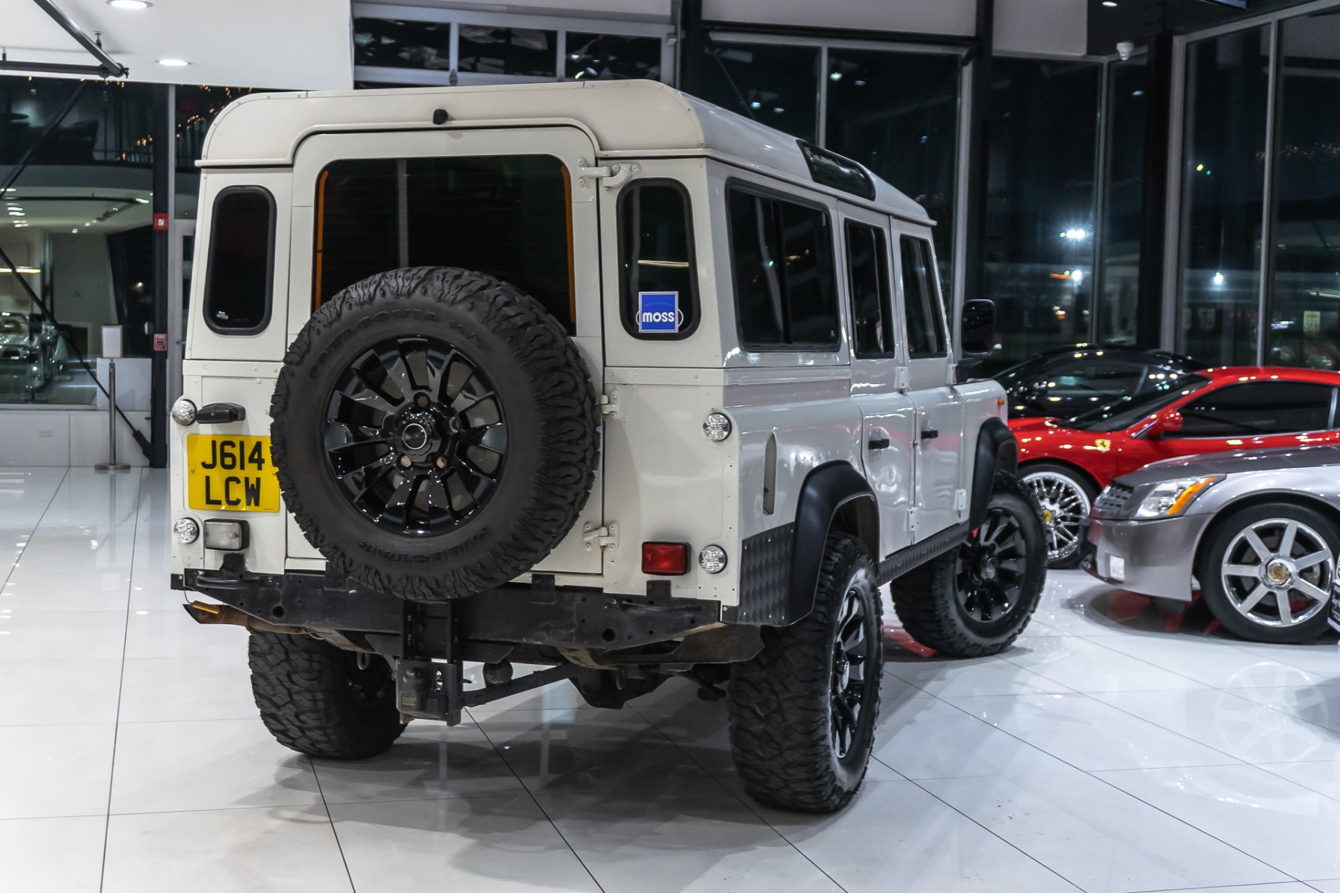 Used-1992-LAND-ROVER-DEFENDER-110-Locking-Center-Differential-Dual-Range-Transfer-Case-Sawtooth-Wheels