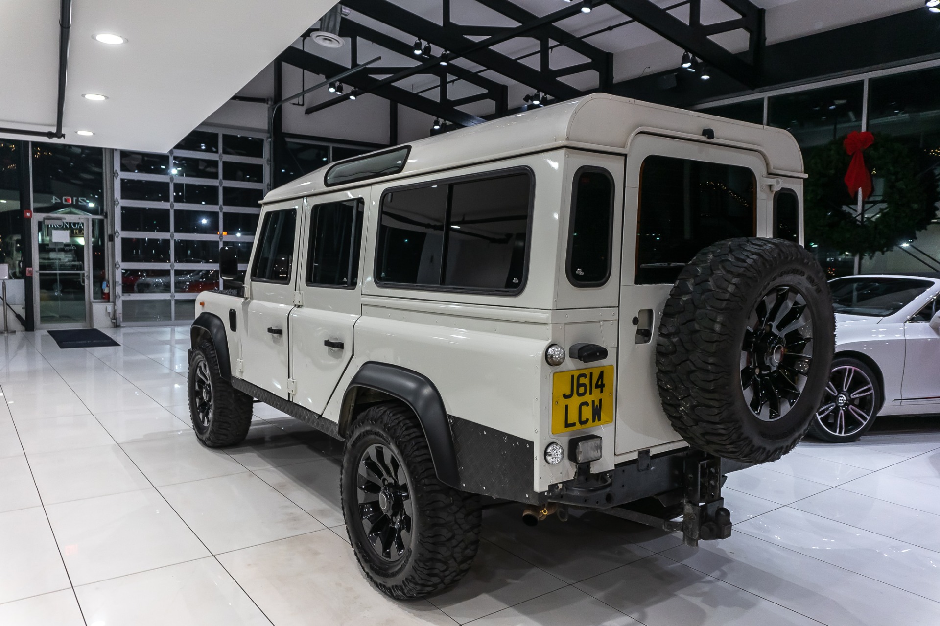 Used-1992-LAND-ROVER-DEFENDER-110-Locking-Center-Differential-Dual-Range-Transfer-Case-Sawtooth-Wheels