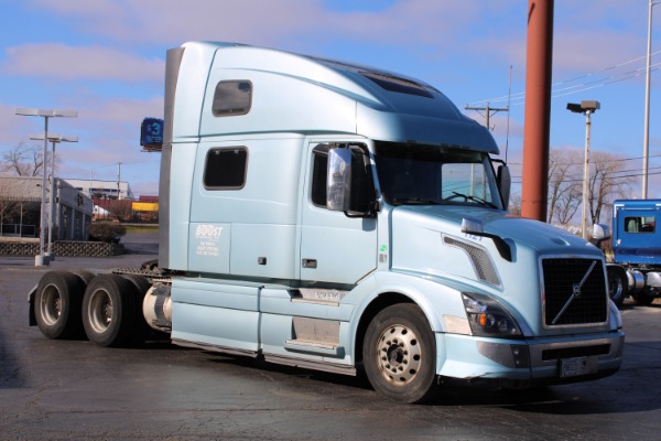 Used 2017 Volvo VNL Sleeper Cab for sale Sold at Chicago Motor Cars in West Chicago IL 60185 3