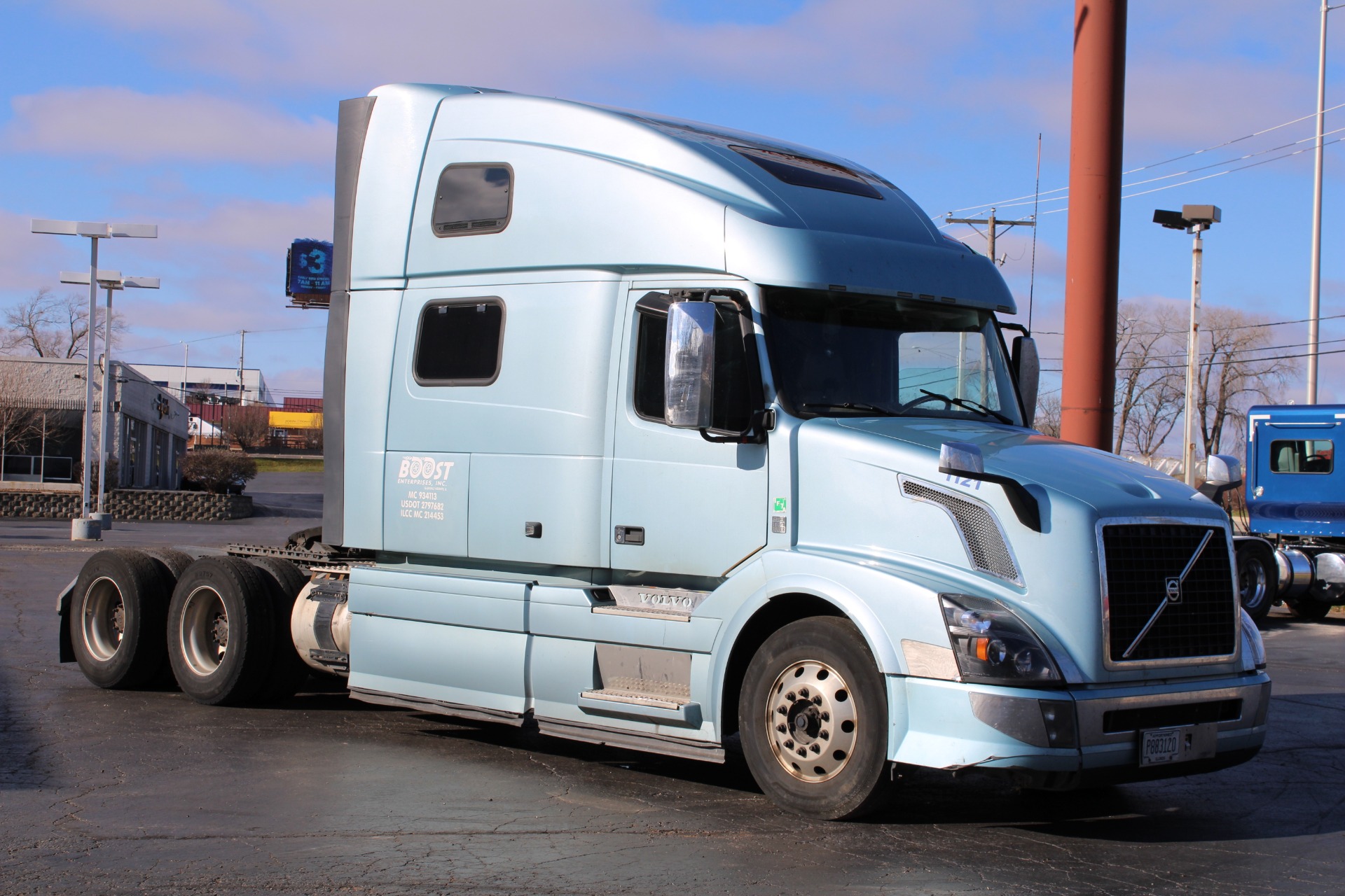 Used-2017-Volvo-VNL-Sleeper-Cab