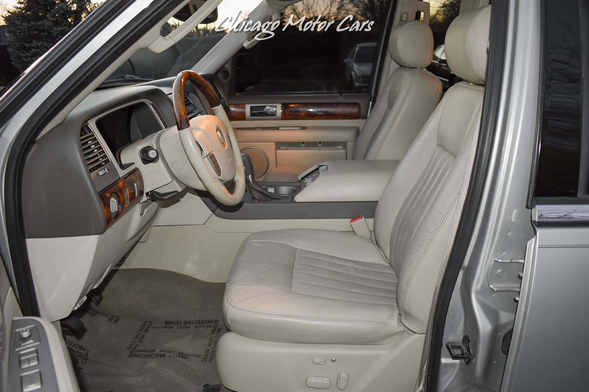 Used-2004-Lincoln-Navigator-Luxury-Rear-Entertainment-8-Passenger-Seating-Loaded