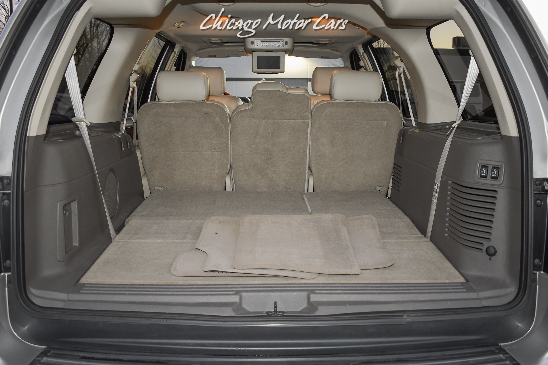 Used-2004-Lincoln-Navigator-Luxury-Rear-Entertainment-8-Passenger-Seating-Loaded