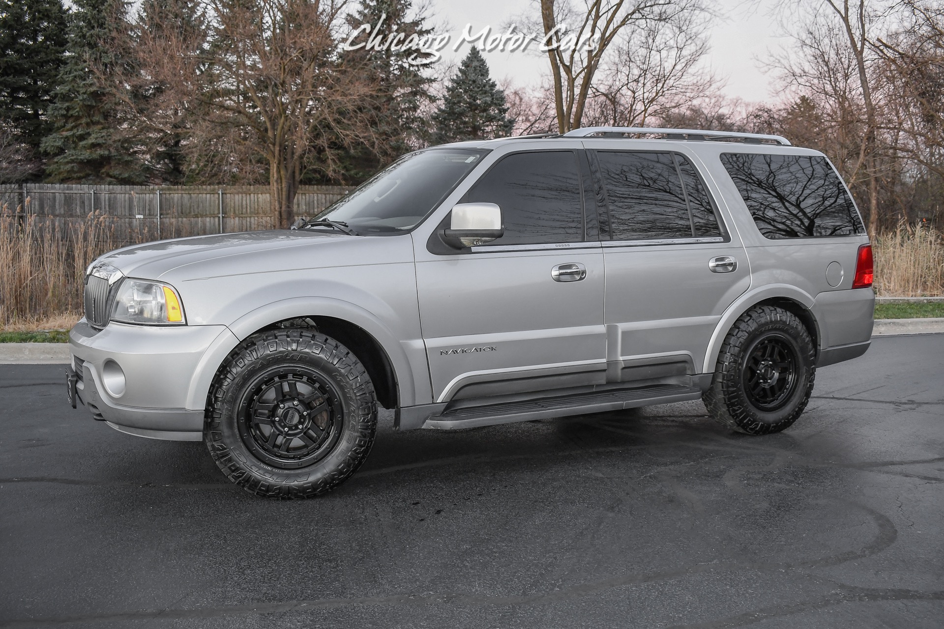Used 2004 Lincoln Navigator Luxury Rear Entertainment! 8 Passenger Seating! Loaded! for sale Sold at Chicago Motor Cars in West Chicago IL 60185 1