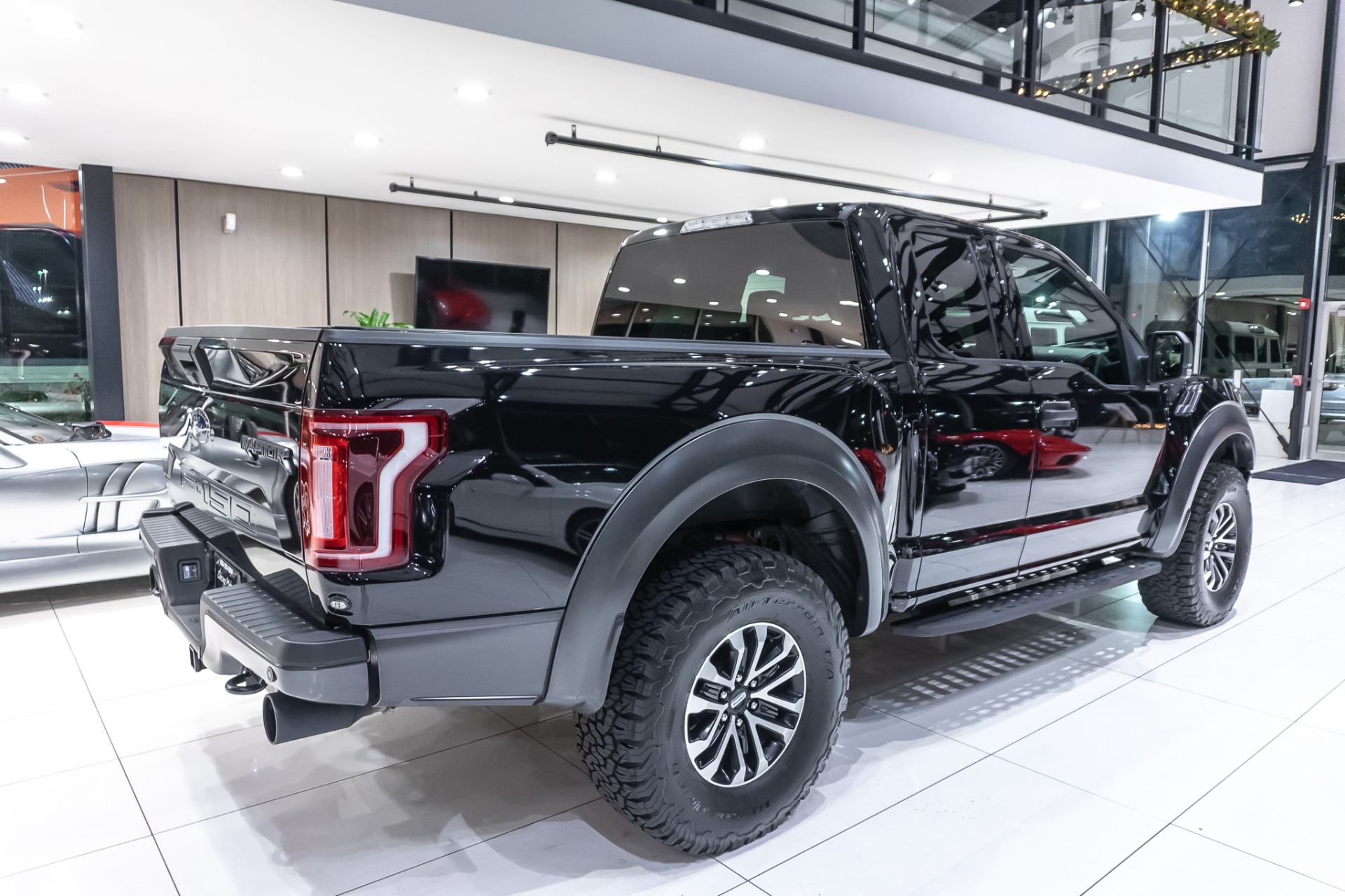 Used-2019-Ford-F-150-Raptor-REMOTE-START-BED-LINER-BACK-UP-CAMERA