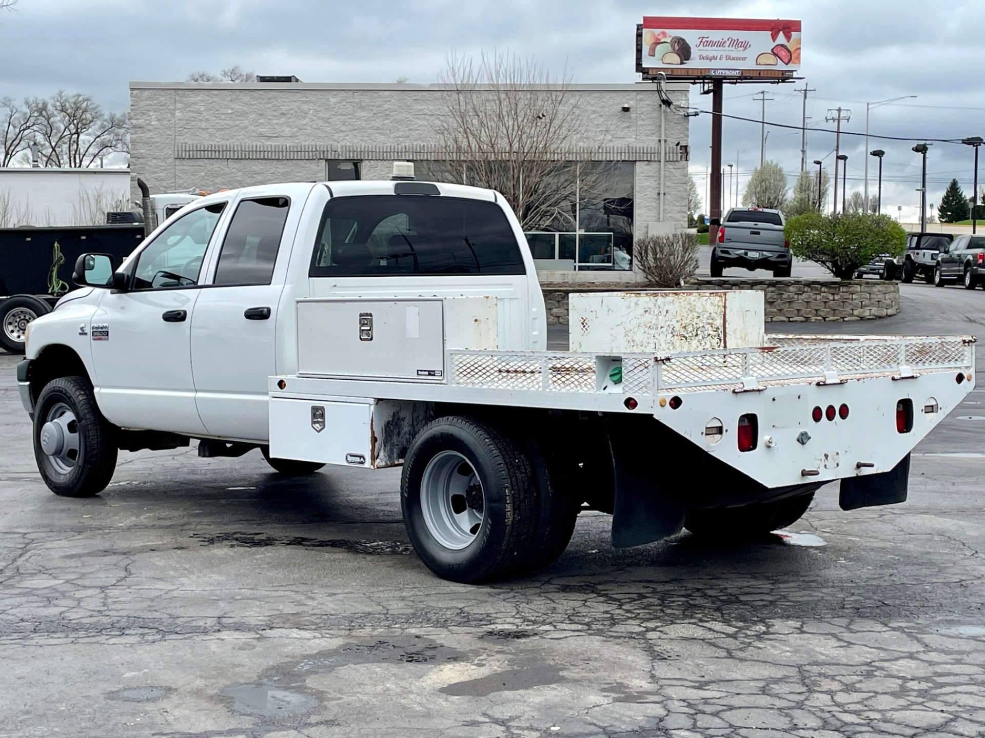 Used-2009-Dodge-Ram-3500-Quad-Cab-ST---Cummins-Diesel---6-Speed-Manual