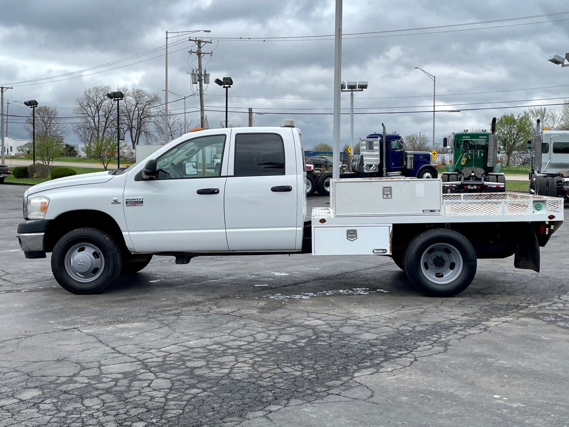 Used-2009-Dodge-Ram-3500-Quad-Cab-ST---Cummins-Diesel---6-Speed-Manual