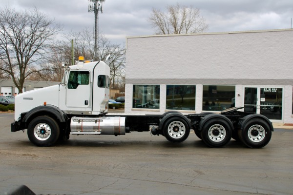 Used-2009-Kenworth-T800-Day-Cab-Tri-Axle---Cummins-ISX15---485HP---18-Speed-Manual