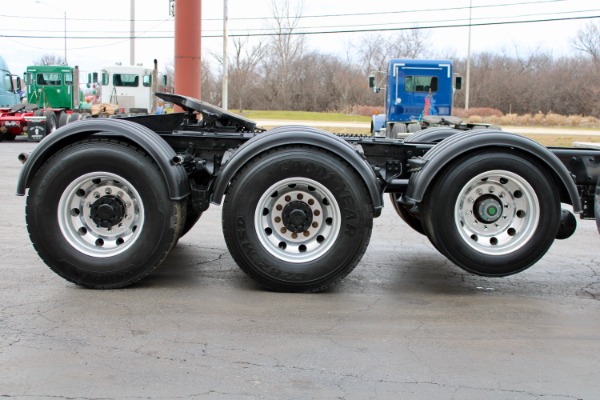 Used-2009-Kenworth-T800-Day-Cab-Tri-Axle---Cummins-ISX15---485HP---18-Speed-Manual