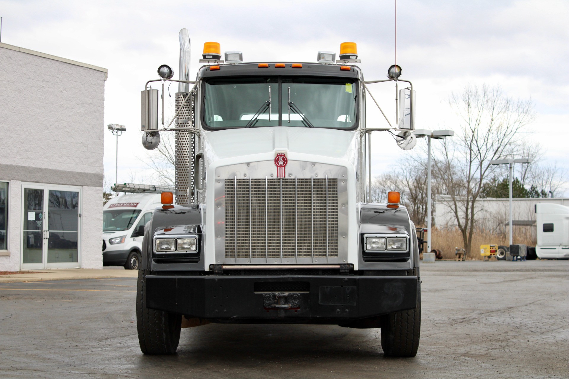 Used-2009-Kenworth-T800-Day-Cab-Tri-Axle---Cummins-ISX15---485HP---18-Speed-Manual