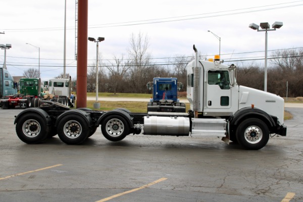 Used 2009 Kenworth T800 Day Cab Tri-Axle - Cummins ISX15 - 485HP - 18 Speed Manual for sale Sold at Chicago Motor Cars in West Chicago IL 60185 4