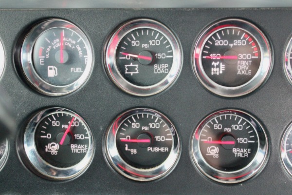 Used-2009-Kenworth-T800-Day-Cab-Tri-Axle---Cummins-ISX15---485HP---18-Speed-Manual
