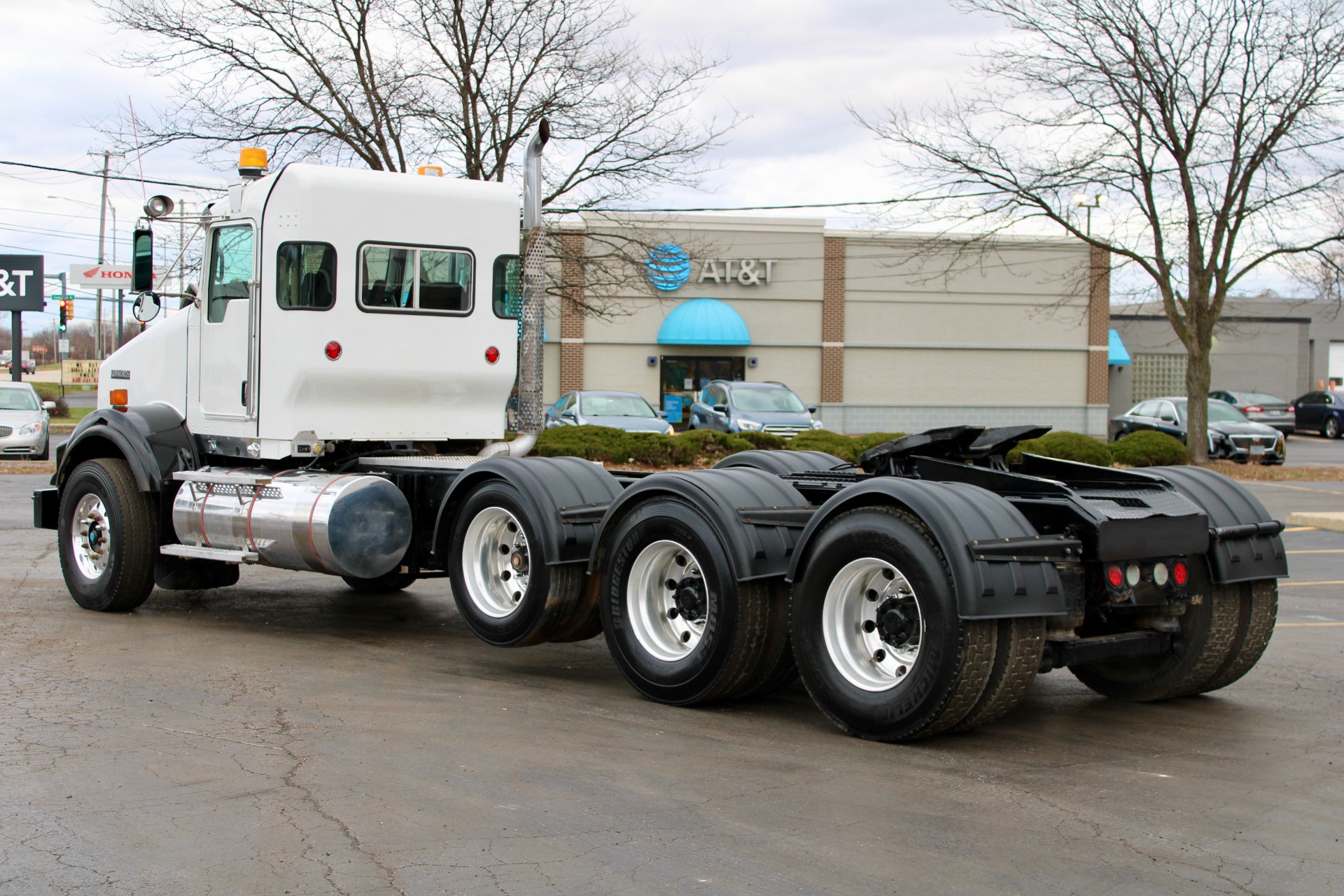 Used-2009-Kenworth-T800-Day-Cab-Tri-Axle---Cummins-ISX15---485HP---18-Speed-Manual