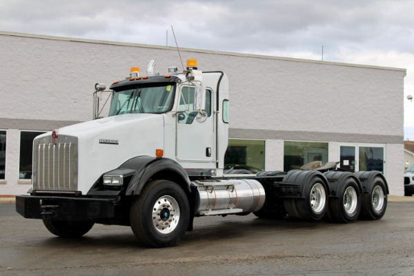 Used 2009 Kenworth T800 Day Cab Tri-Axle - Cummins ISX15 - 485HP - 18 Speed Manual for sale Sold at Chicago Motor Cars in West Chicago IL 60185 1