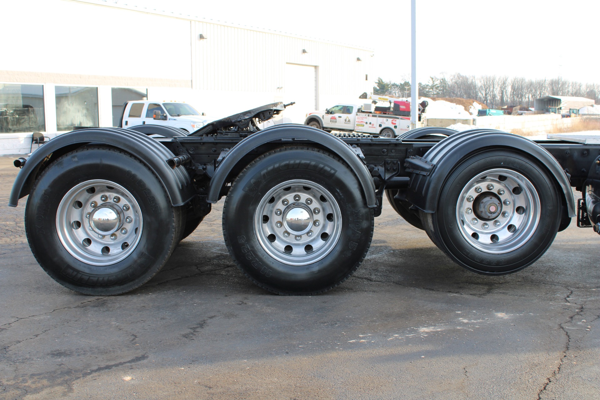 Used-2009-Kenworth-T800-Day-Cab-Tri-Axle---Cummins-ISX15---450HP---18-Speed-Manual