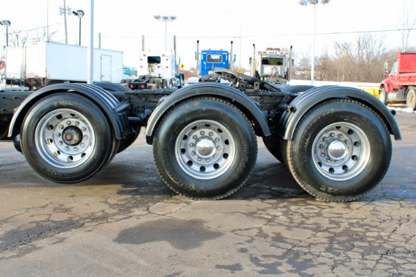 Used-2009-Kenworth-T800-Day-Cab-Tri-Axle---Cummins-ISX15---450HP---18-Speed-Manual