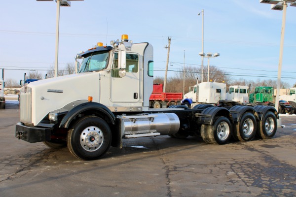 Used-2009-Kenworth-T800-Day-Cab-Tri-Axle---Cummins-ISX15---450HP---18-Speed-Manual