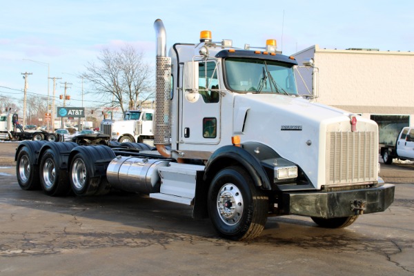 Used 2009 Kenworth T800 Day Cab Tri-Axle - Cummins ISX15 - 450HP - 18 Speed Manual for sale Sold at Chicago Motor Cars in West Chicago IL 60185 3