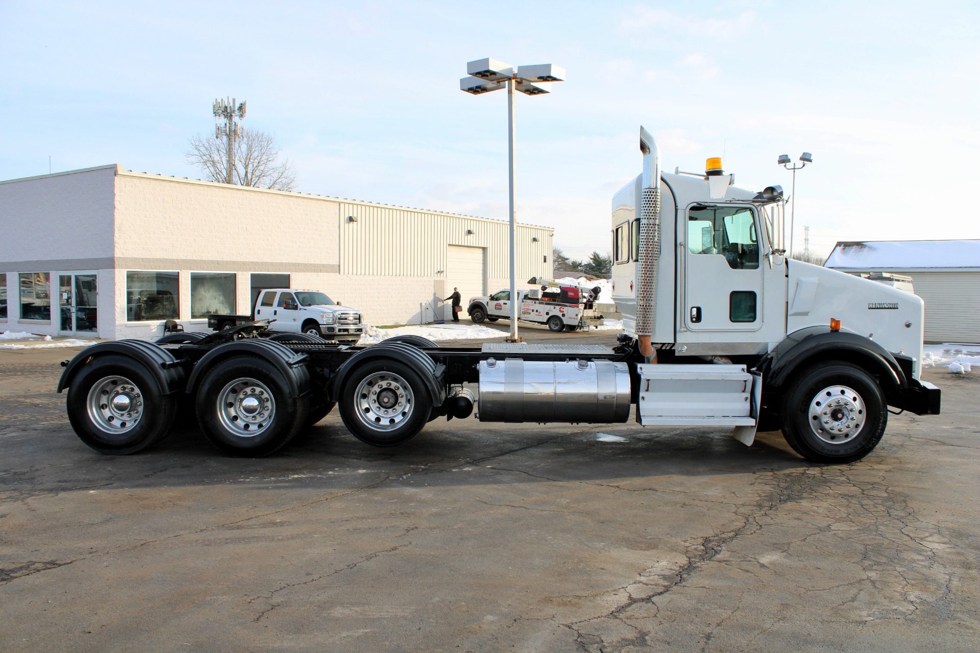 Used-2009-Kenworth-T800-Day-Cab-Tri-Axle---Cummins-ISX15---450HP---18-Speed-Manual