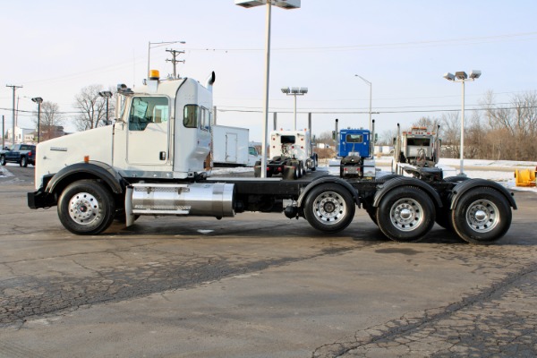 Used-2009-Kenworth-T800-Day-Cab-Tri-Axle---Cummins-ISX15---450HP---18-Speed-Manual