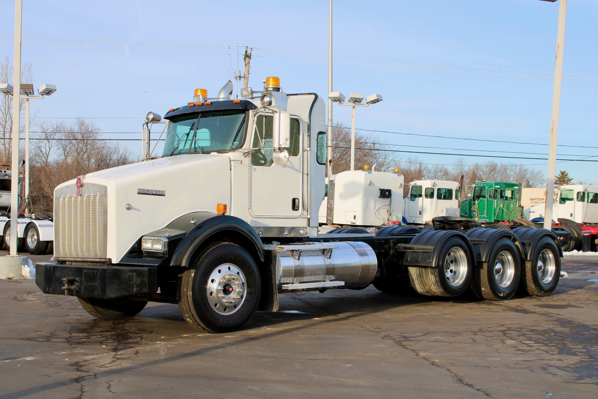 Used-2009-Kenworth-T800-Day-Cab-Tri-Axle---Cummins-ISX15---450HP---18-Speed-Manual