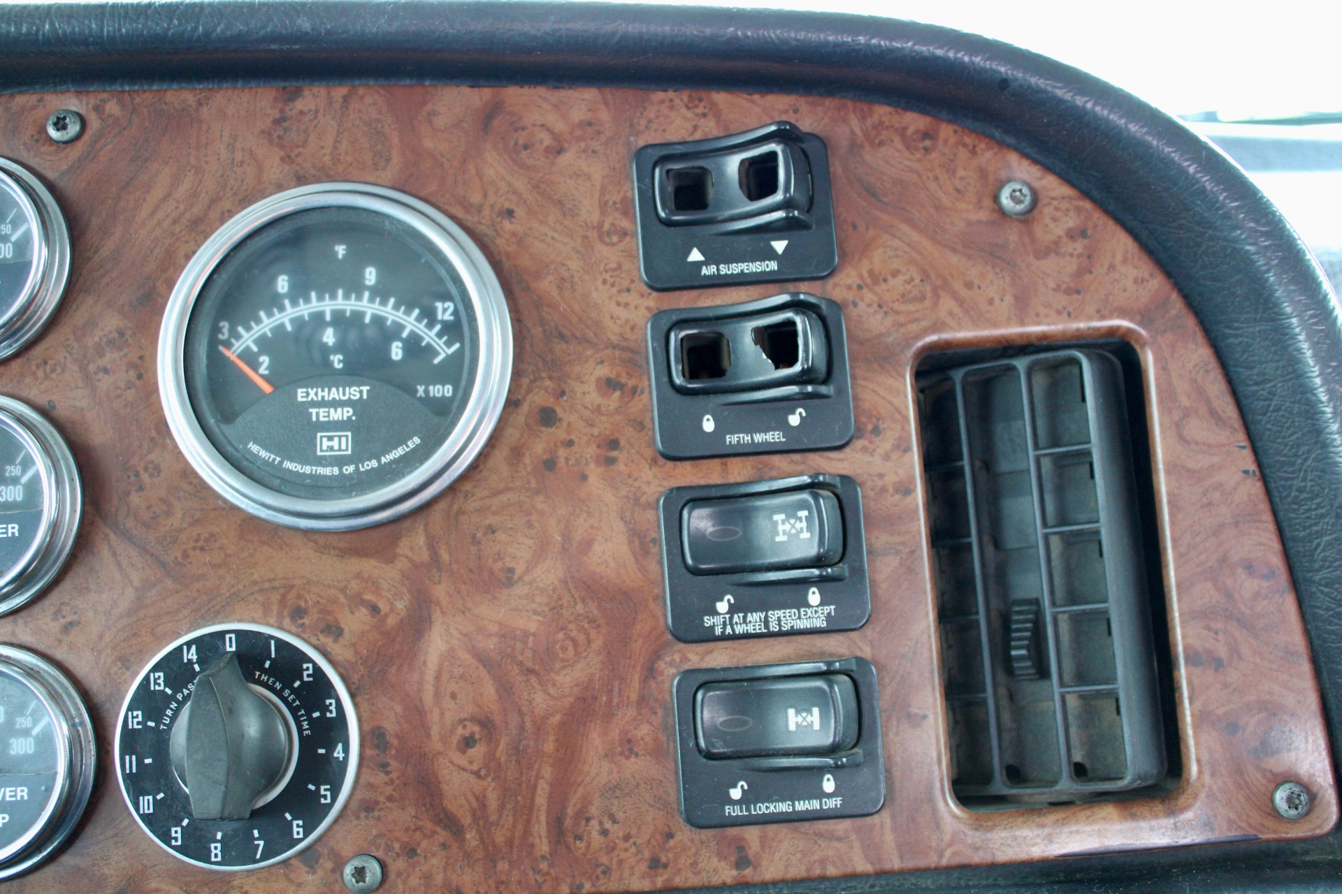 Used-2001-Peterbilt-379-Day-Cab---Cat-C15-6NZ-550HP---18-Speed-Manual
