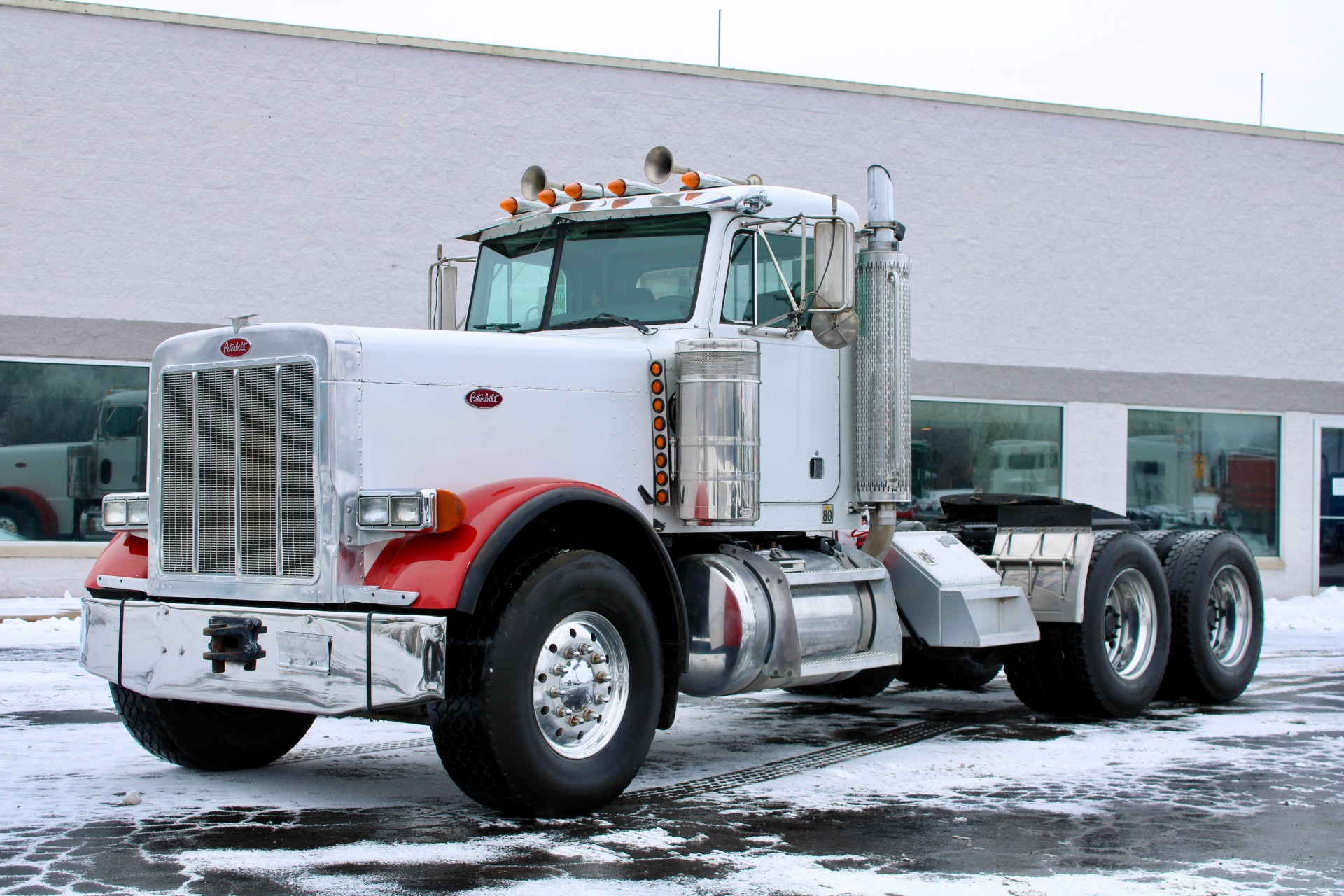 Used-2001-Peterbilt-379-Day-Cab---Cat-C15-6NZ-550HP---18-Speed-Manual