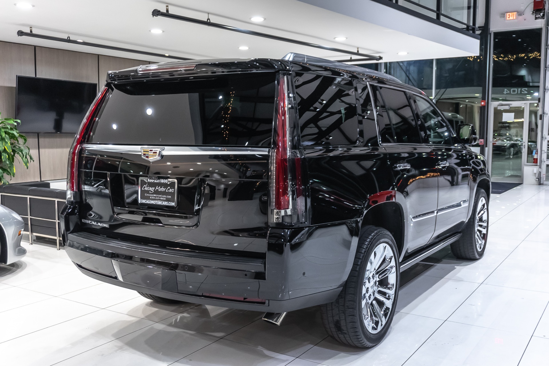 Used-2017-Cadillac-Escalade-Premium-Luxury-4WD-HEADS-UP-DISPLAY-LANE-KEEP-ASSISTREAR-DVD