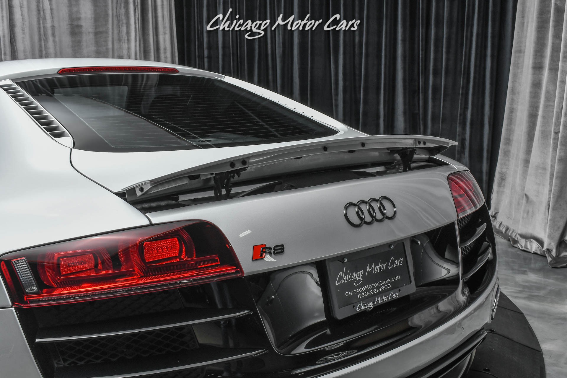 Used-2010-Audi-R8-52-V10-quattro-168kMSRP-Carbon-Fiber-R-Tronic