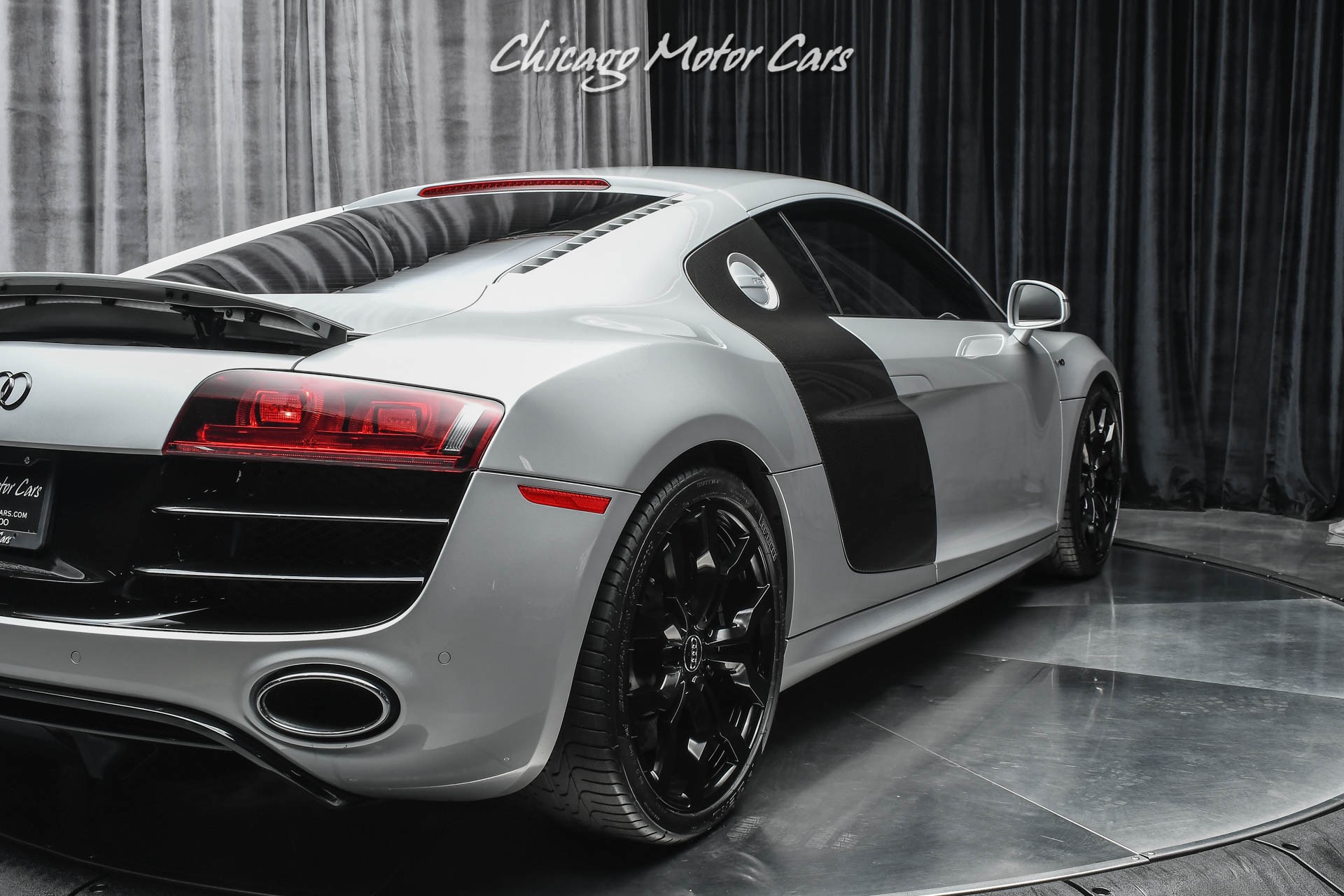 Used-2010-Audi-R8-52-V10-quattro-168kMSRP-Carbon-Fiber-R-Tronic