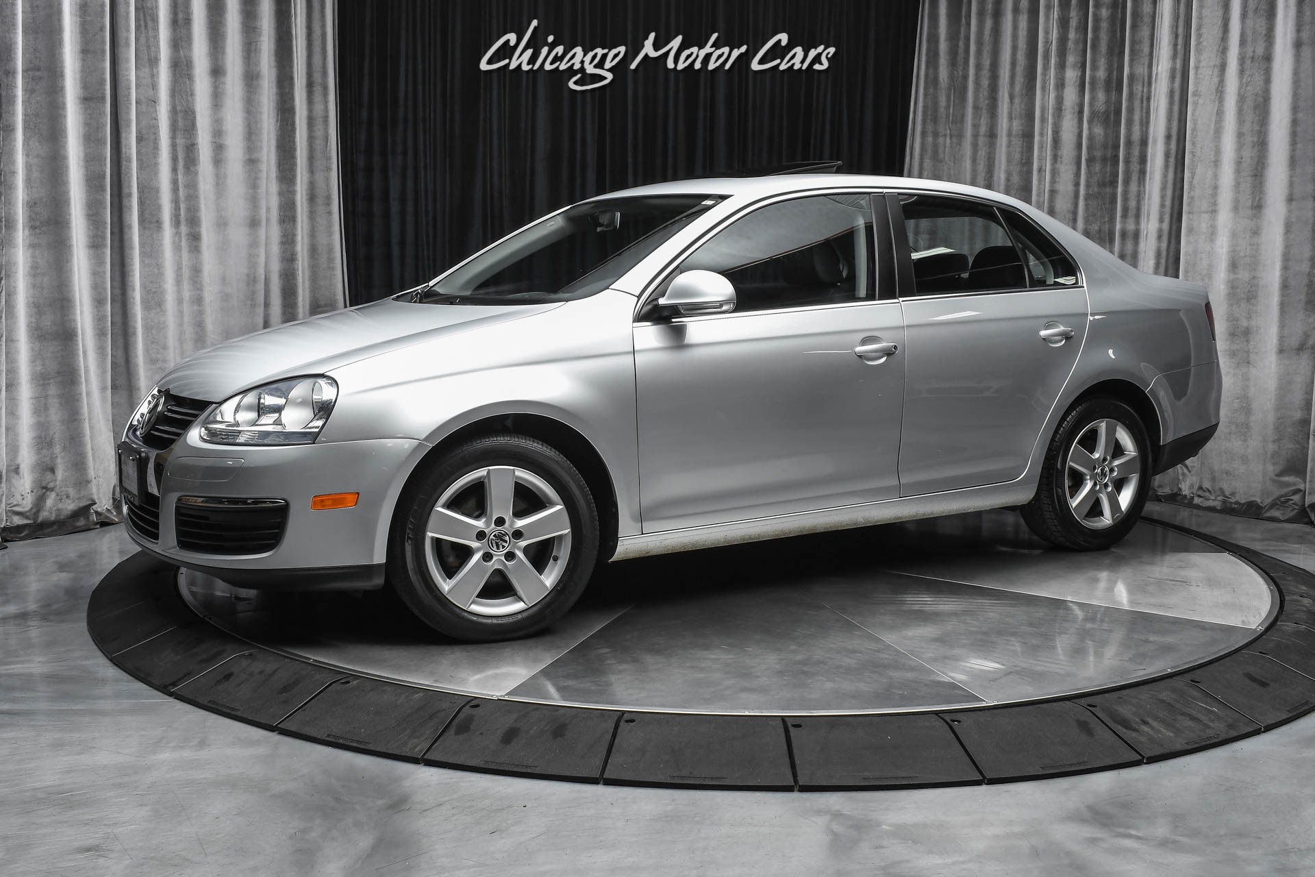 Used-2009-Volkswagen-Jetta-SE